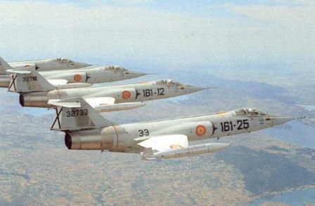 F-104 durante su servicio en el escuadrn del Ala 12 en formacin.